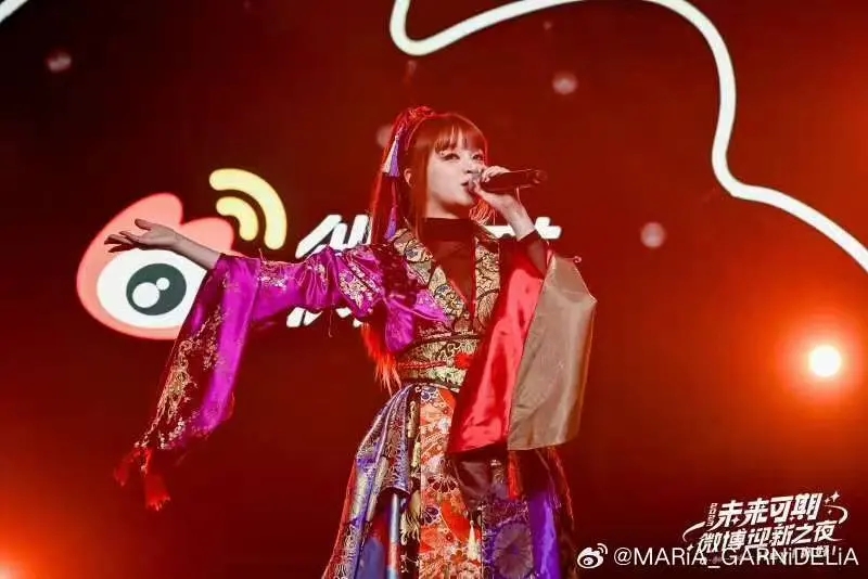 陈都灵的“肋胸”引来网友热议,和关晓彤站在一起,差别就出来了