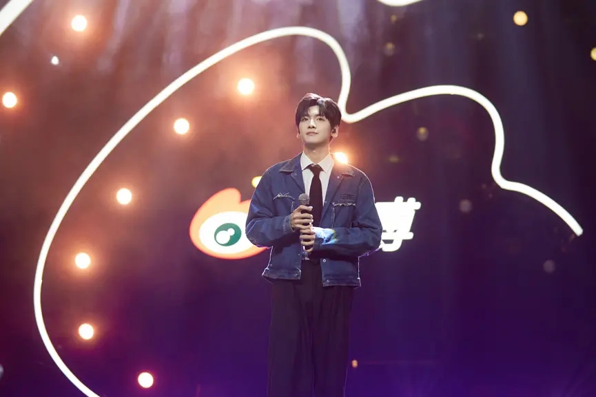 《流浪地球3》刘德华出现光头,妮妮问他片酬多少