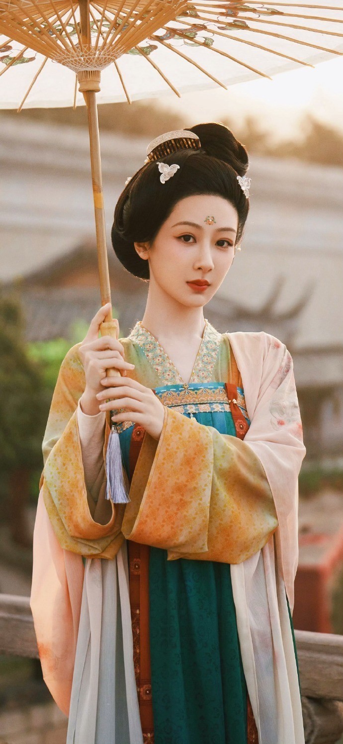 国色芳华:牡丹花遭遇行业刁难,为何宁愿化作肥料也不愿接受蒋长扬的援助?