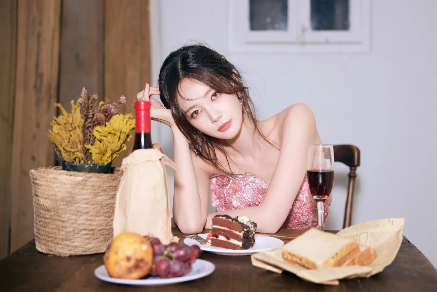 苹果：iPhone稳住C位，AI何时露真容？