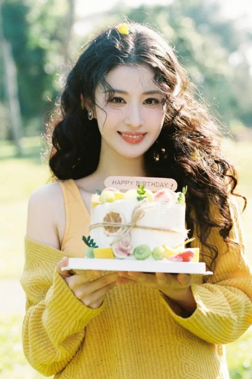 闫学晶风波落幕，6个男人受牵连孙涛最惨，儿媳收入遭扒皮，网友：这家人惹众怒是有原因的！